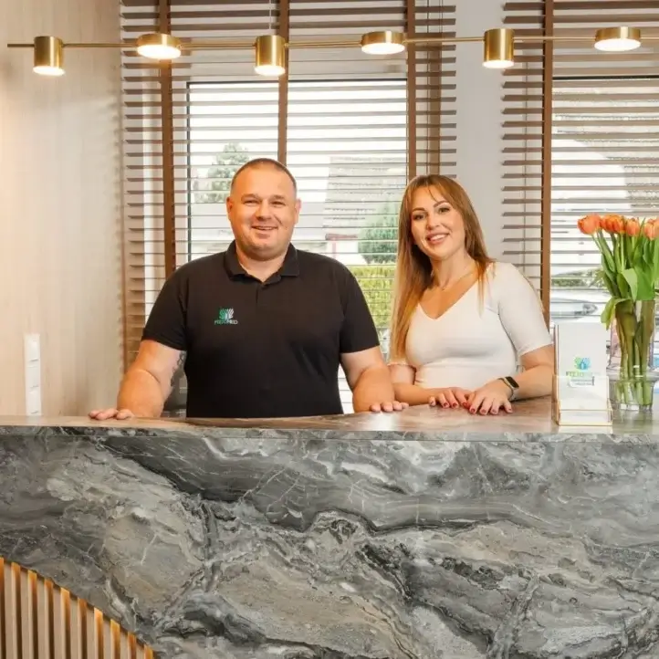 Fizjomed - manager Justyna Pawliczek-Śliwińska i recepcja Paweł Juszczyk